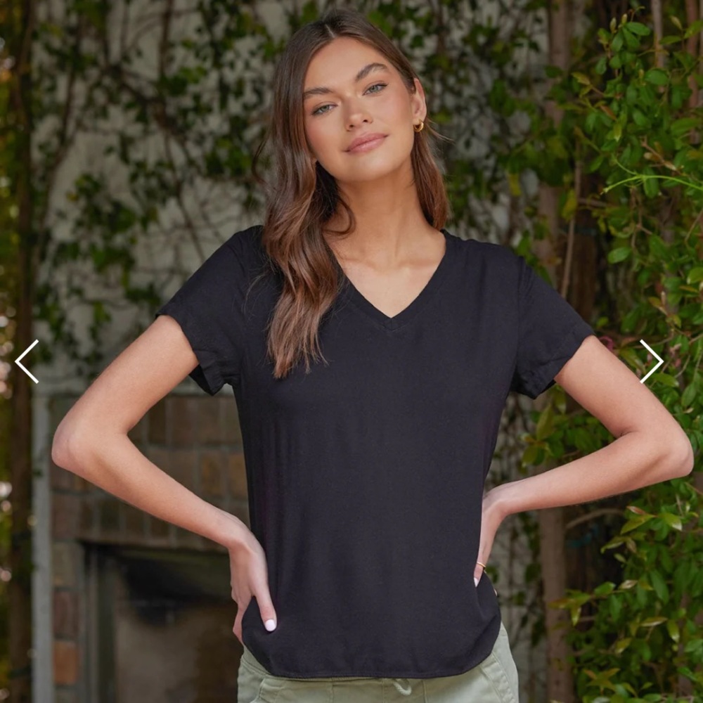 BELLA DAHL | Black V-Neck
